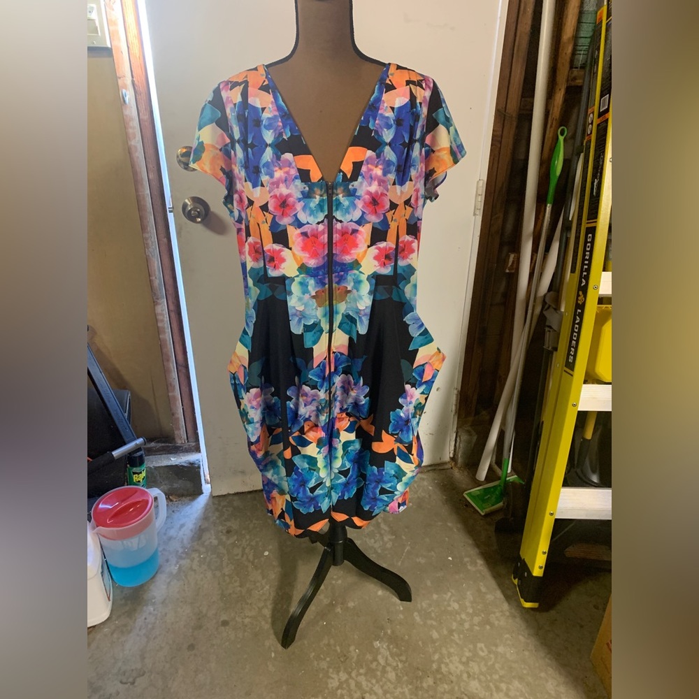 City chic drapey dress with pockets